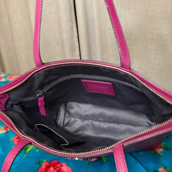 COACH Gallery Tote - Fuchsia Patent Leather - Picture 9 of 13